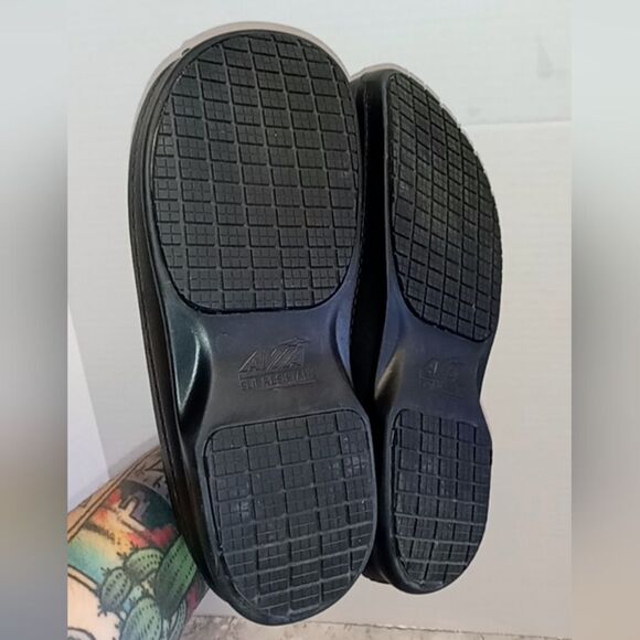 Avia Flame Slip Resistant Clogs for Women, Slip On Work Shoes Size 8 - Picture 12 of 13